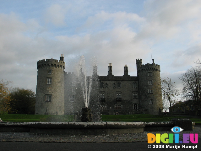 24382 Fountain at Kilkenny Castle